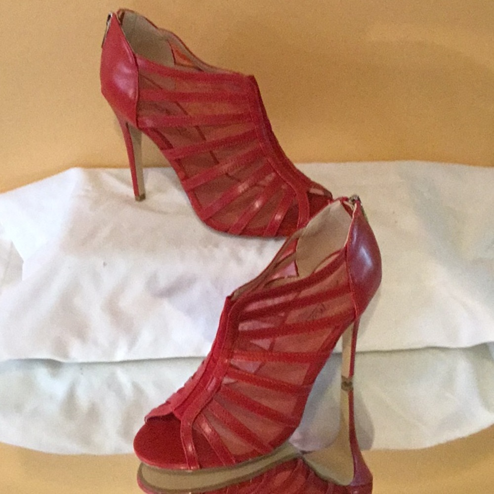 ⬇️ PRICE DROP ⬇️ Beautiful Red open toe heels. 👠